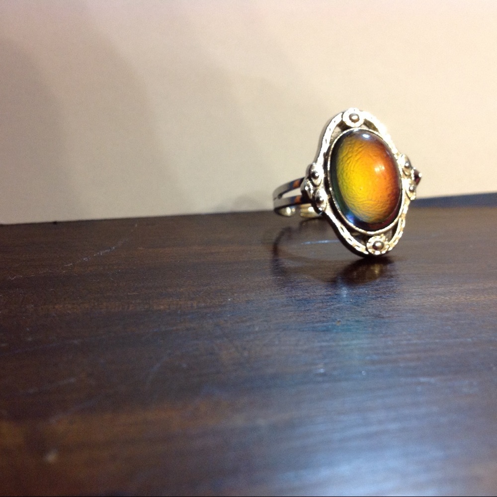 MOOD RING- super fun🎡 - Picture 4 of 7